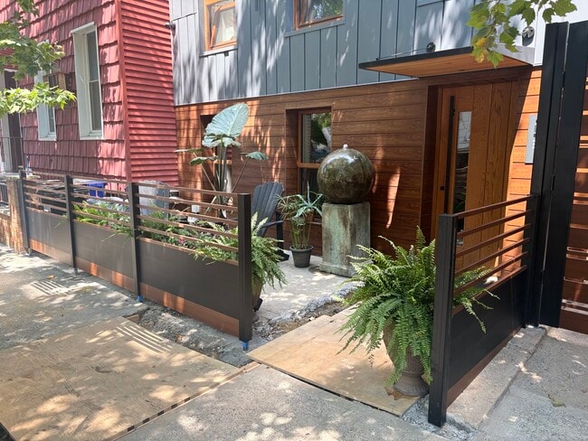 Building Photo - 19 Conselyea St