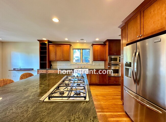 Building Photo - Charming Dutch Colonial in Brookside w/ an Updated Kitchen, Wood Floors, Fenced Yard and a Finish...