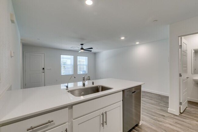 Building Photo - Beautiful New 3 Bed / 2.5 Bath Townhome 89178