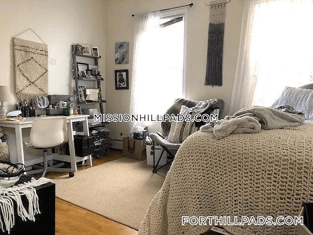 Building Photo - 127 Cedar St