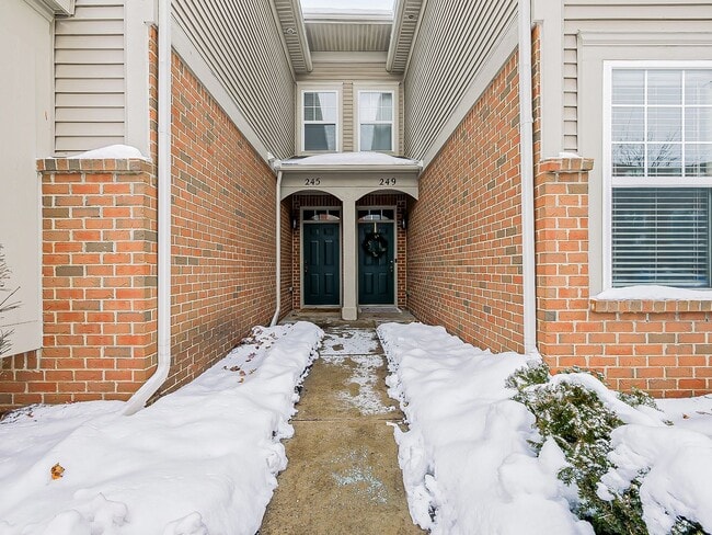 Building Photo - AVAILABLE NOW! Charming 2-Bed Home in the Heart of Wixom