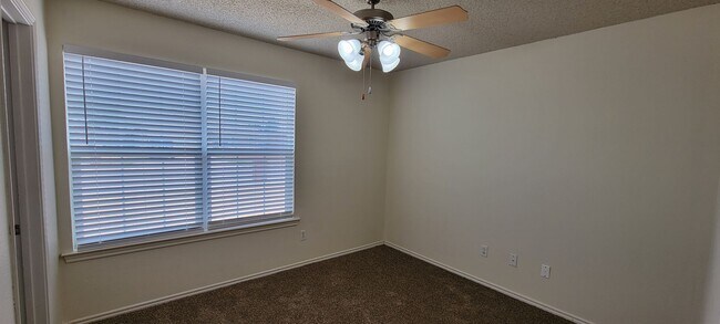 Building Photo - Spacious 4/2/2 in Frenship