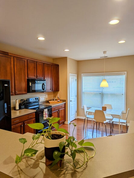 Building Photo - 705 Keystone Park Dr