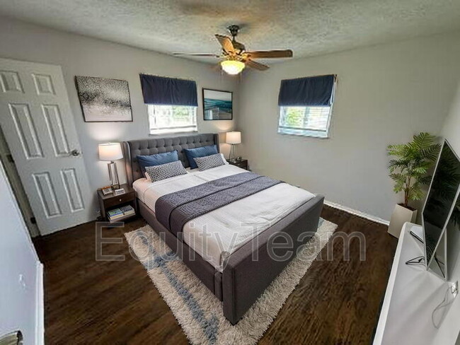 Building Photo - 10920 Crystalhill Ct
