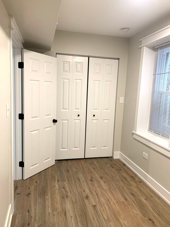 Building Photo - 1943 N Winchester Ave