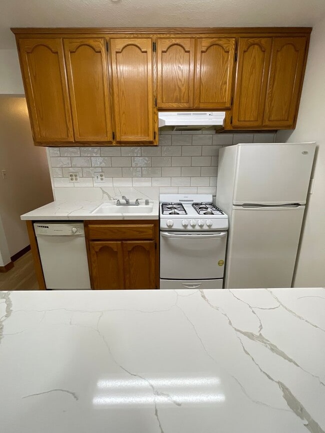 Building Photo - Los Caballeros #320