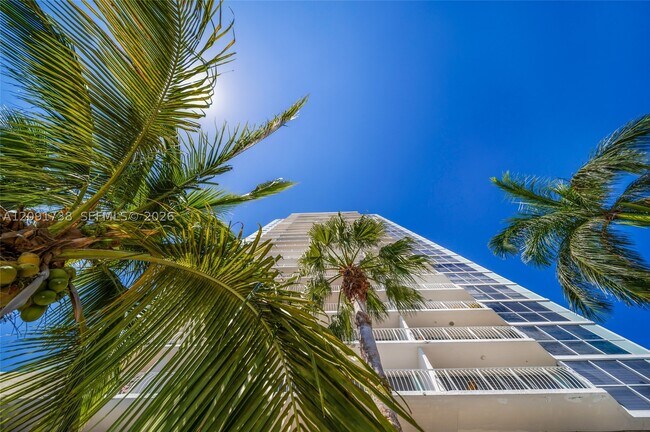 Building Photo - 7601 E Treasure Dr