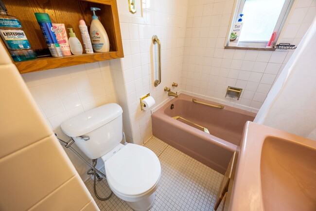 Building Photo - Charming 3-Bedroom Home on a Quiet Street ...