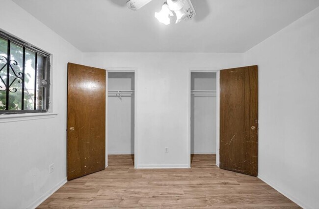 Building Photo - 8447 Sterlingshire St