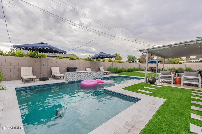 Building Photo - 8725 E Palo Verde Dr