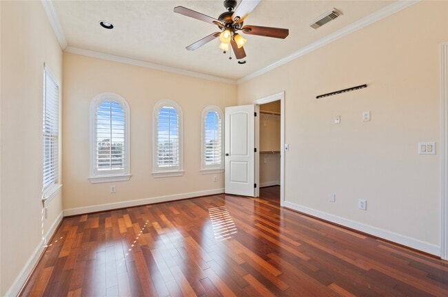 Building Photo - 538 Villa Dr