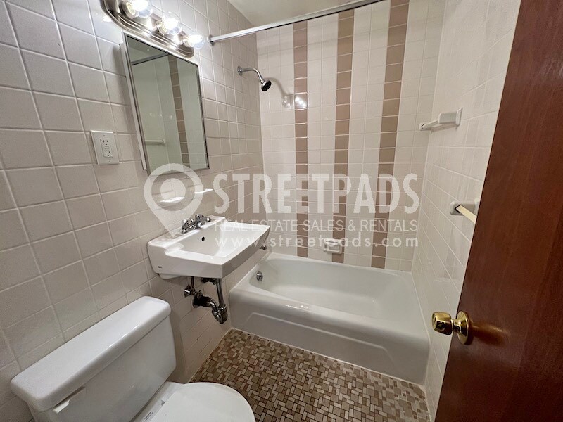 Building Photo - 160 N Beacon St