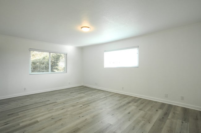 master bedroom - 405 Brooks Ave