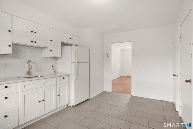 Building Photo - 78 Dora St