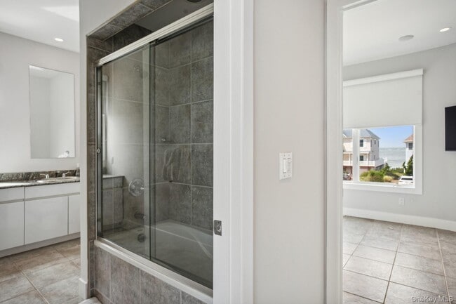 Building Photo - 681 Dune Rd