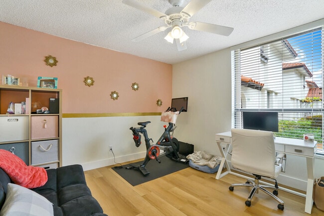 Building Photo - 5804 Fox Hollow Dr