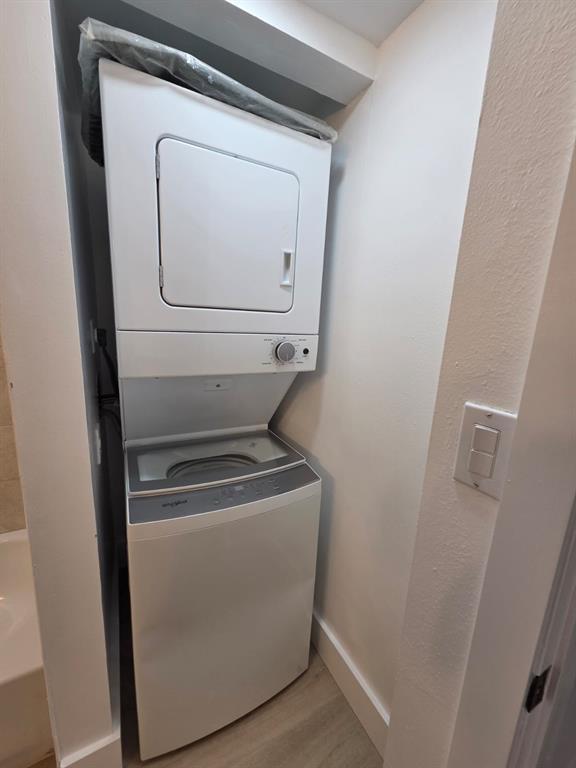 Building Photo - 10023 Winding Lake Rd