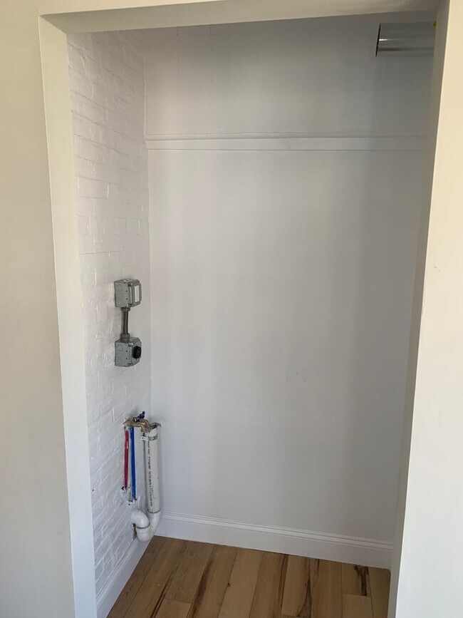 Building Photo - 718 Cattell St