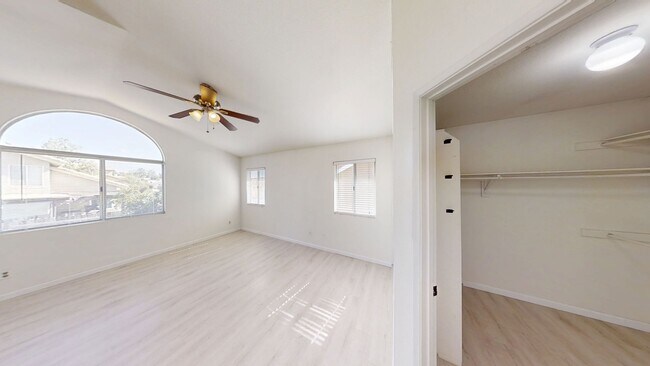 Building Photo - 34907 Summerwood Dr