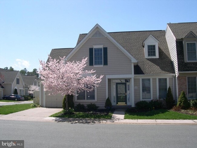 Building Photo - 28400 Pinehurst Cir