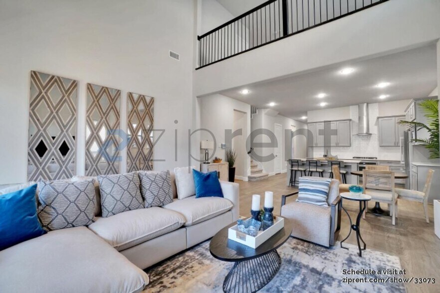 Building Photo - 12790 Royal Oaks Ln