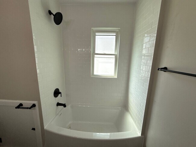 Building Photo - Renovated 3-Bedroom Home – We Welcome Sect...