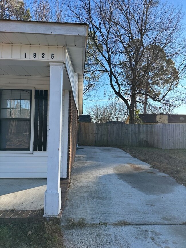 Building Photo - Cute 3 bedroom, 2 bathroom Ranch is waitin...