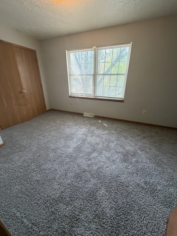Building Photo - 9417 Marah Ave