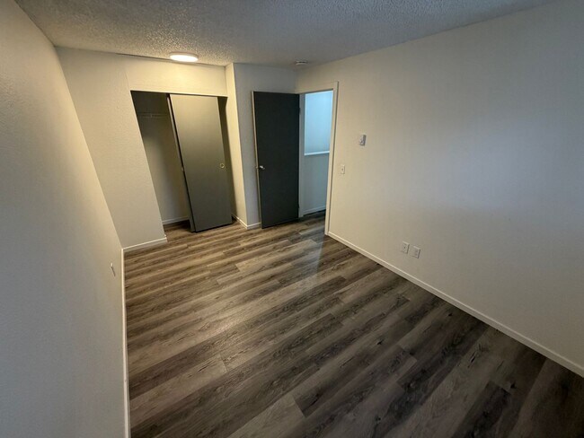Building Photo - Updated Northgate 2bd 1.5 bath two story unit!