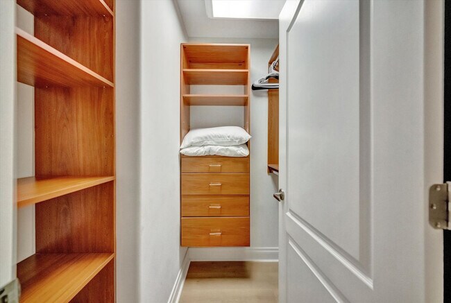 Building Photo - 6406 Gulf Dr