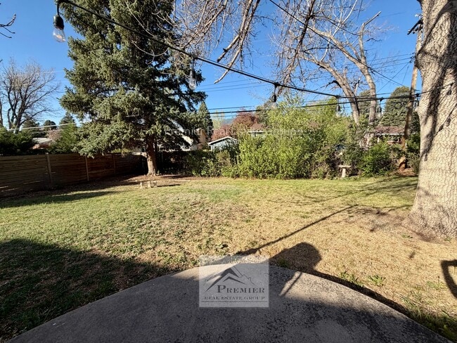 Building Photo - 1122 Pike Dr