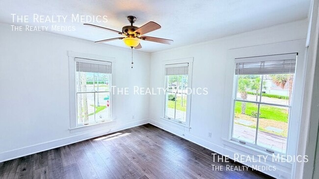 Building Photo - 502 Rio Vista Ave