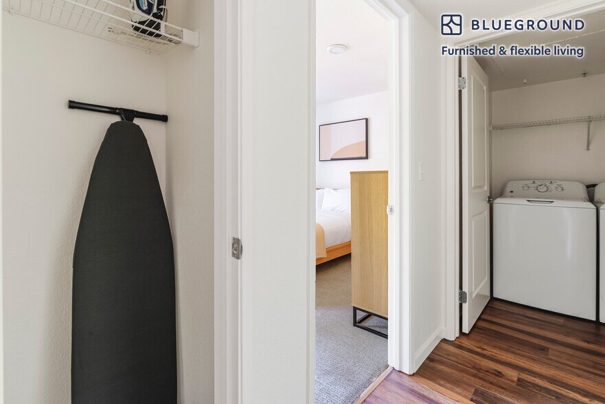 Building Photo - 1220 N Fair Oaks Ave