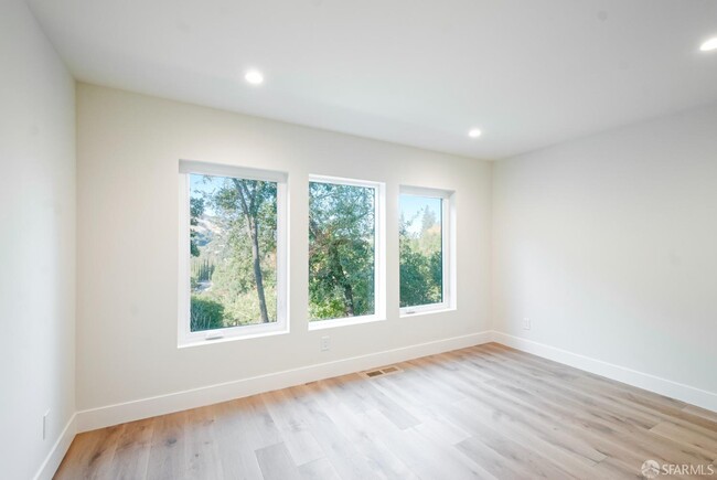 Building Photo - 81 Estates Dr