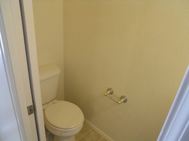 Building Photo - ALL PROSPECTIVE TENANTS MUST SUBMIT A $58 ...