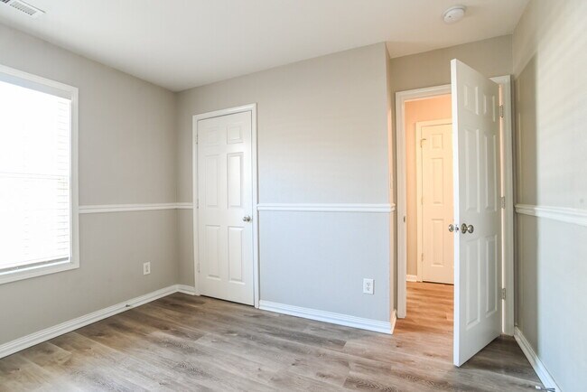 Building Photo - 1007 Kansas City Dr