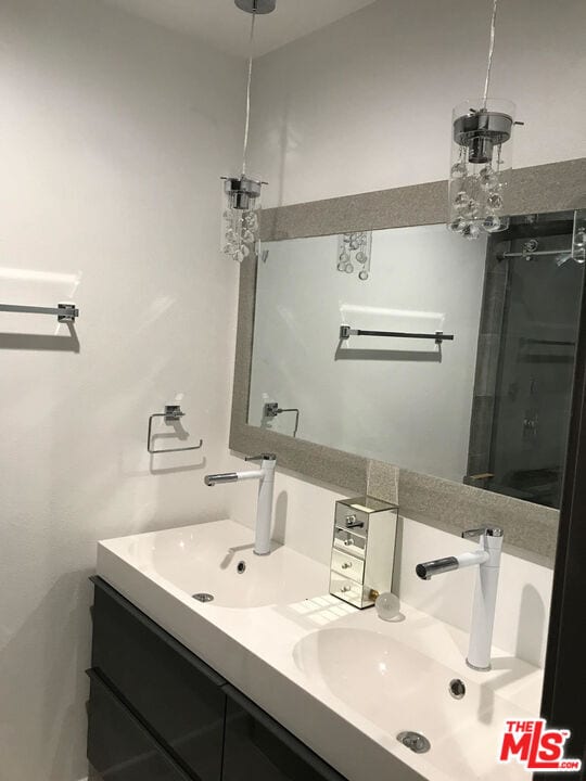 Building Photo - 18210 Oxnard St