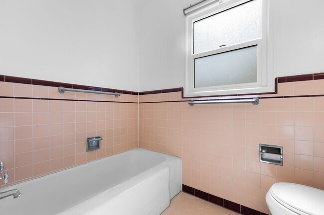 Building Photo - 3314 Rowena Ave