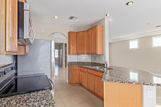 Building Photo - 2214 N 28th St