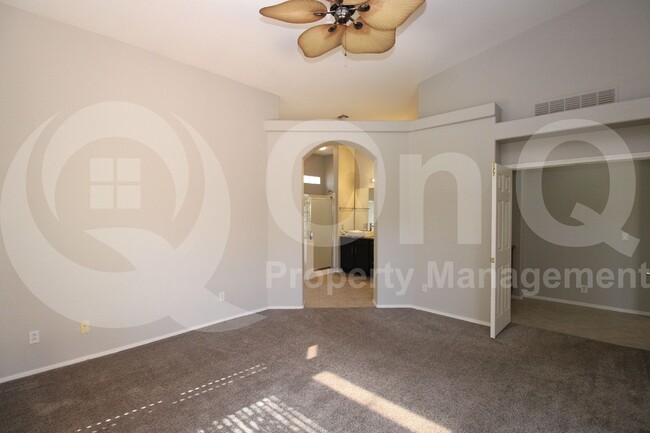 Building Photo - 1252 N Santa Anna St