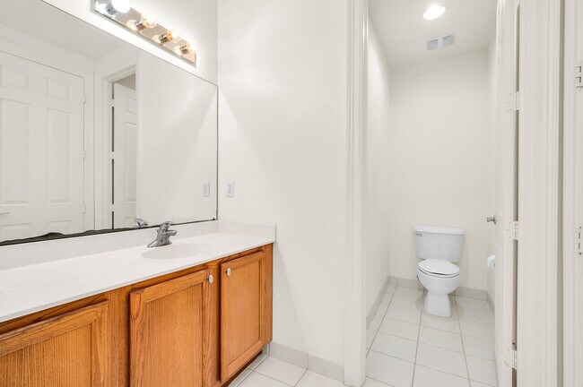 Building Photo - 750 Millbrae Ct