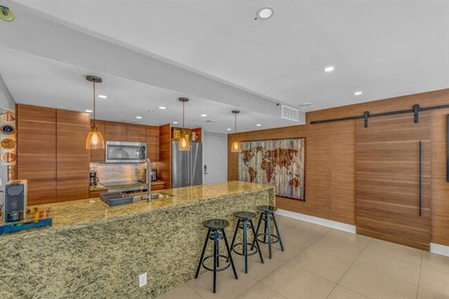 Building Photo - 7601 E Treasure Dr