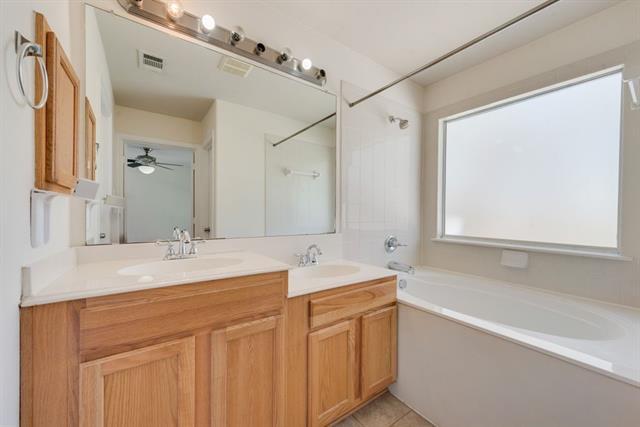 Building Photo - 9913 Lexington Dr