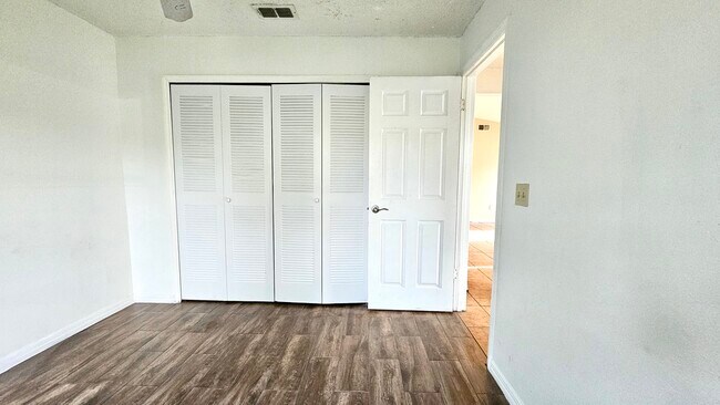 Building Photo - 1371 Melshire Ave