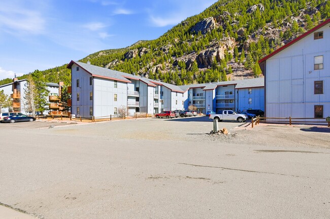 Building Photo - 1901 Clear Creek Dr