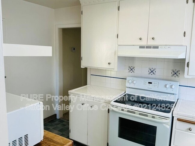 Building Photo - 624 Button St