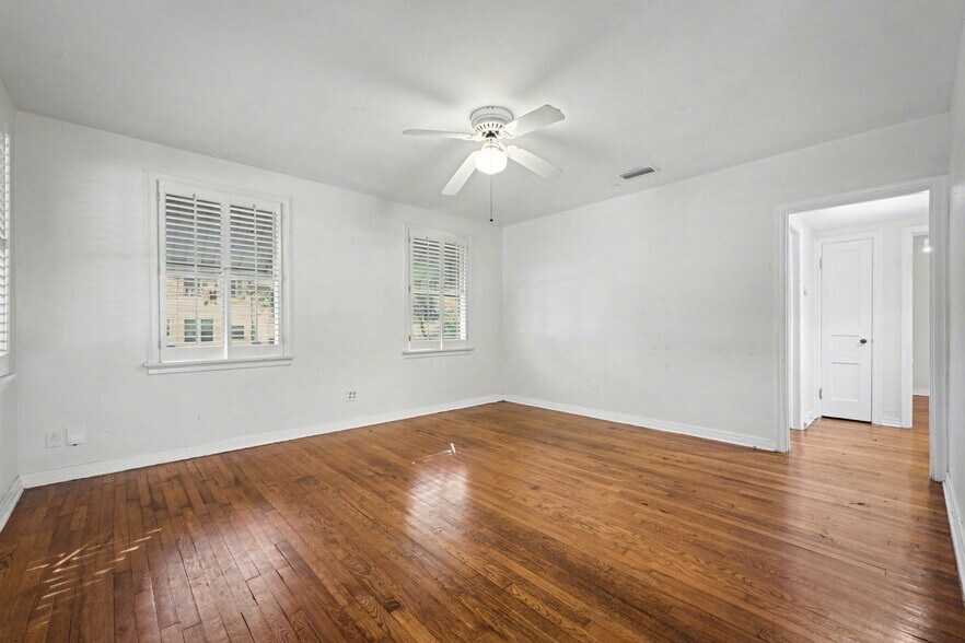 Building Photo - 2652 Merwyn Rd