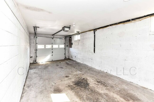 Building Photo - 5212 Montgomery St