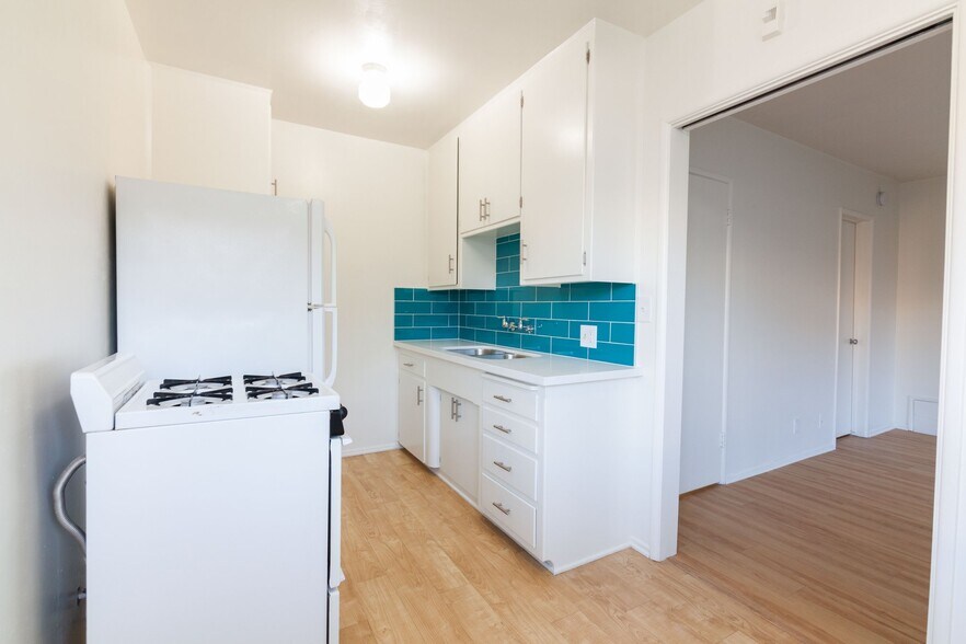 Building Photo - 667-669-669 Levering Ave