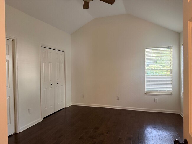 Building Photo - 303 Norvich Ct